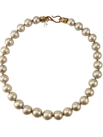 Collana di perle di fiume grigie