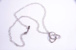 Collana-con-nodo-Gordiano