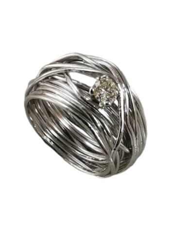 "Ariadne's Thread" Handmade white gold ring with white diamond K color
