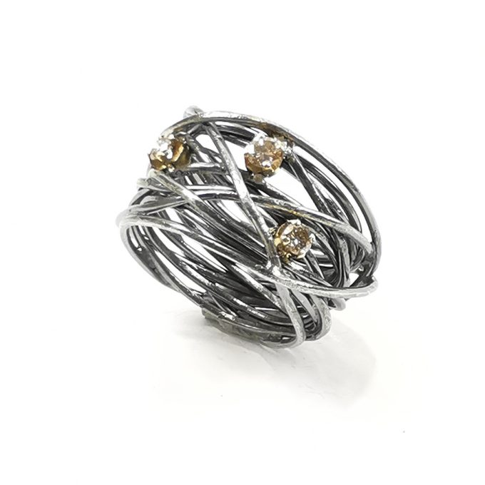 Anello filo di Arianna in argento e oro con 3 diamanti destro